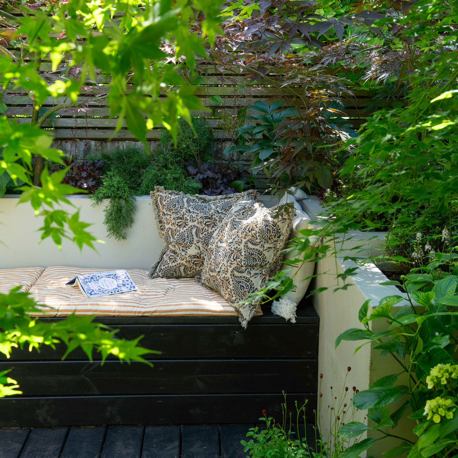 Anatomy of a Garden: A flourishing city garden in Notting Hill by Hicks & Hart