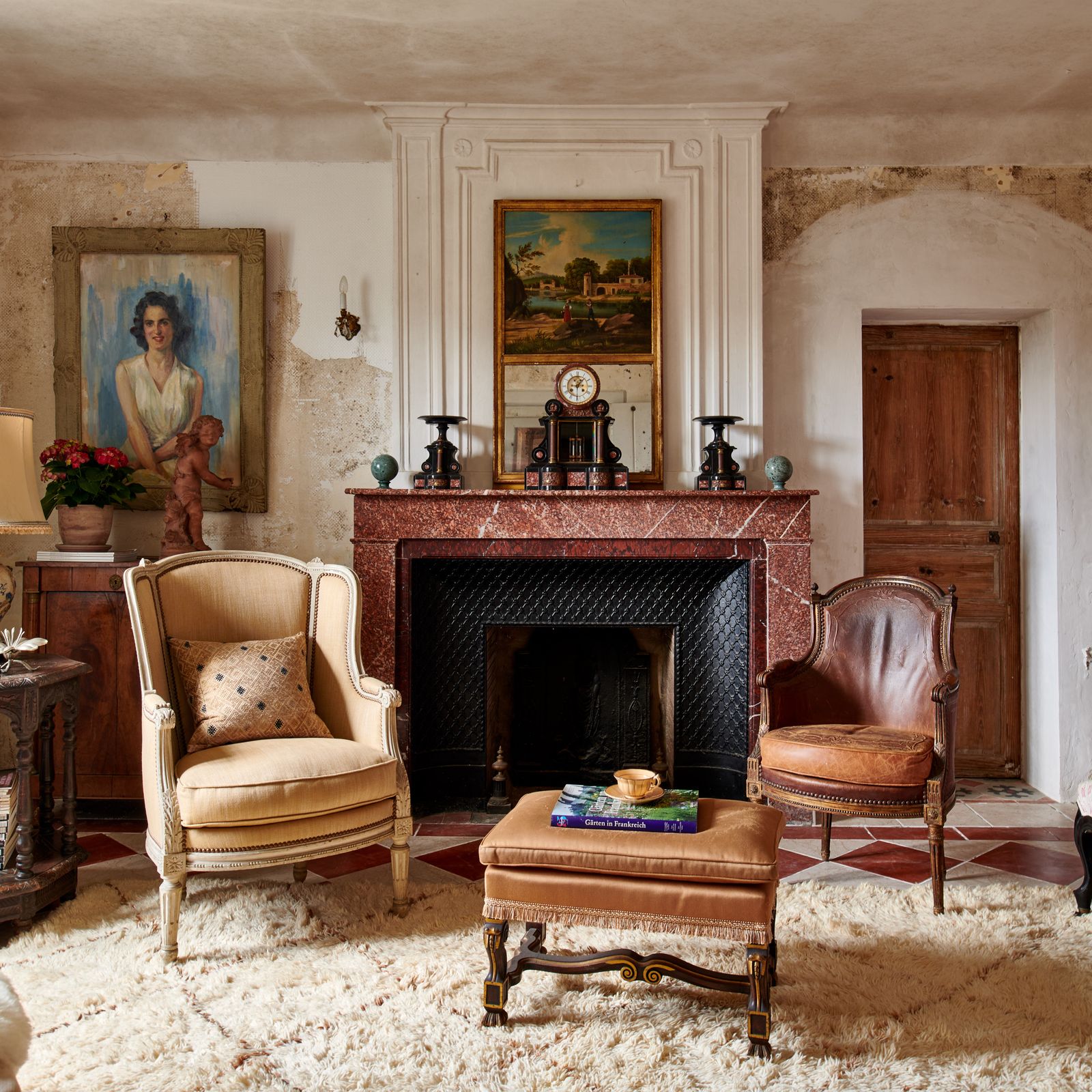 A rustic manor house in southern France with layers of sensitive decoration