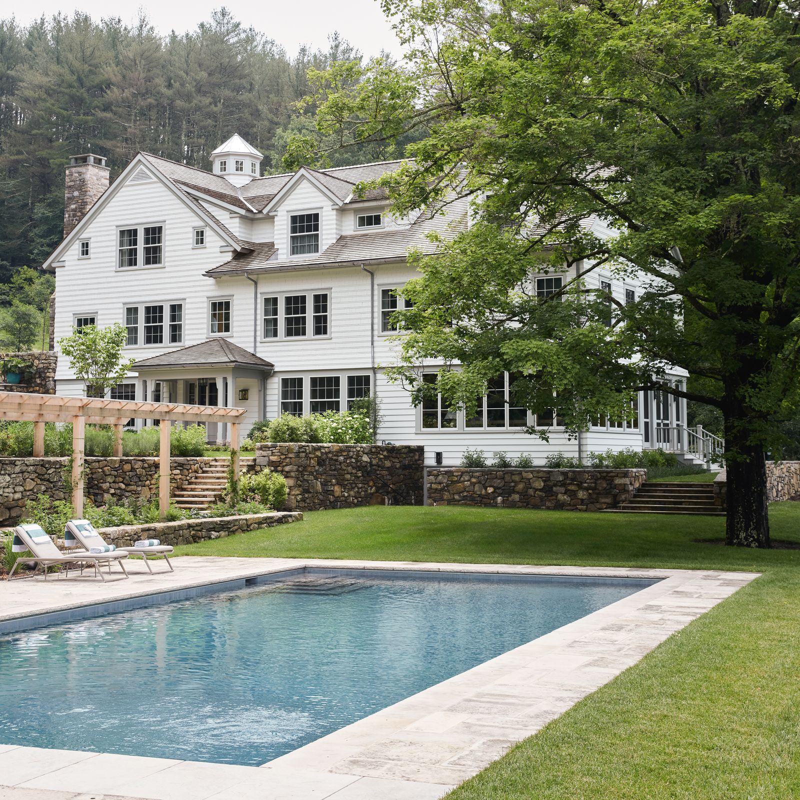 Hugh Leslie brings order and beauty to a ramshackle former barn in Connecticut