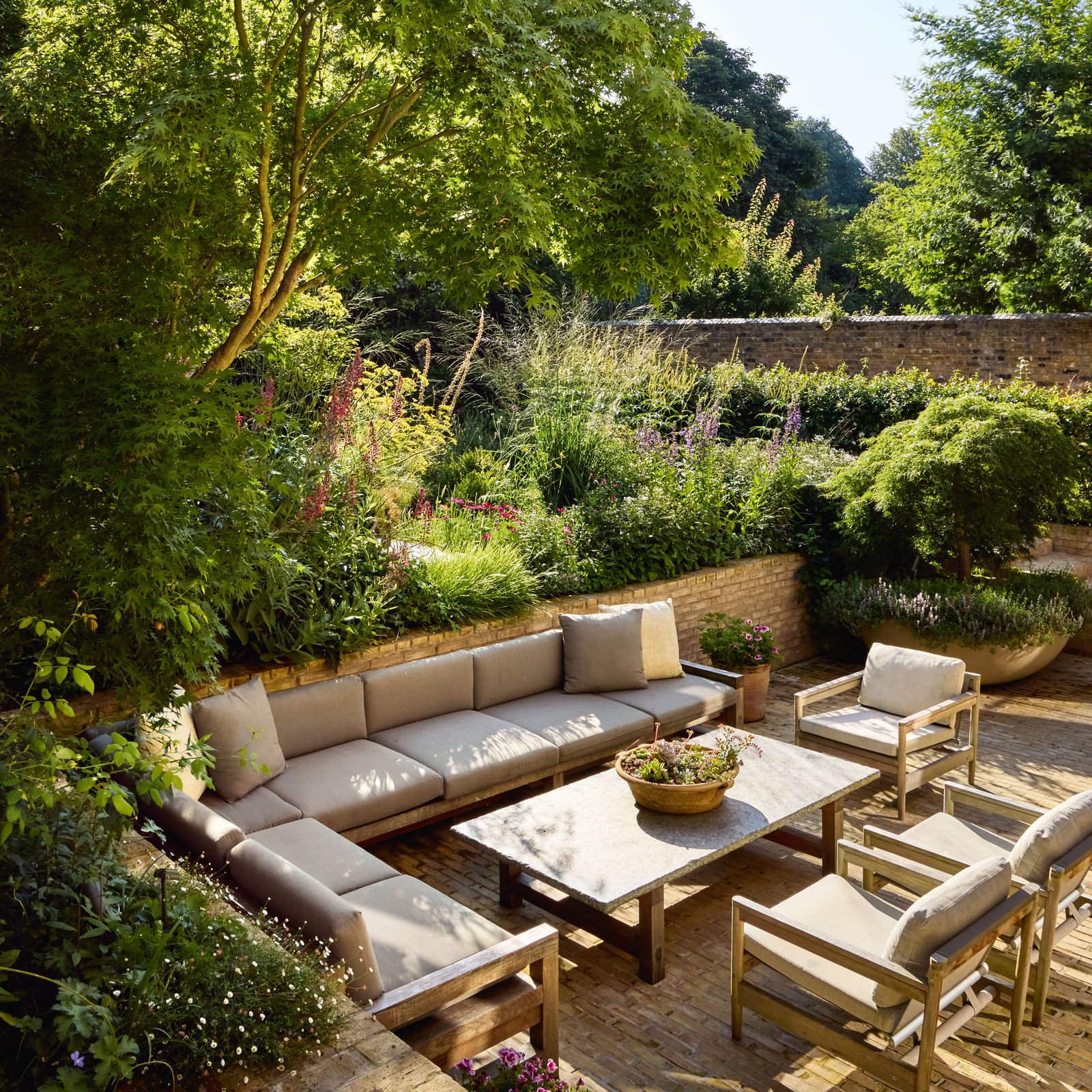 Urquhart and Hunt bring lush and bountiful planting to a garden in south west London
